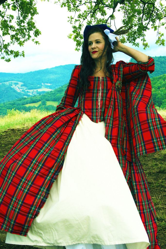 Isabella Fraser Reproduction Highlands Dress Le Shooting