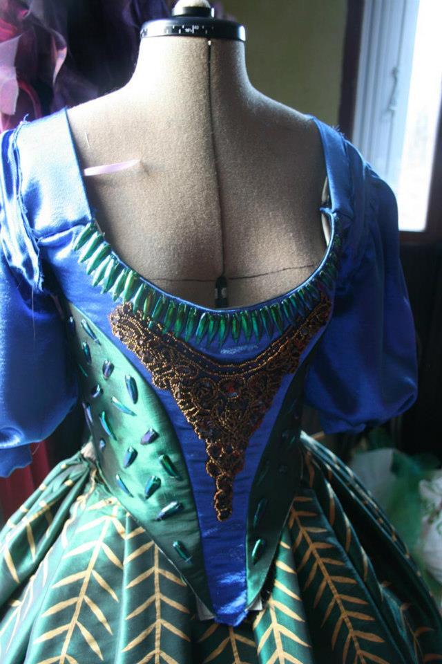 Projet:La robe D'Héra: le corsage et sa décoration
