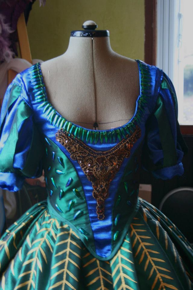 Projet:La robe D'Héra: le corsage et sa décoration