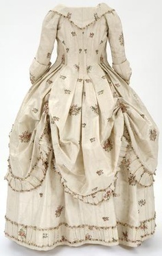 Les robes 1780 (circassienne,anglaise retroussée polonaise, polonaise et suédoise) le shooting