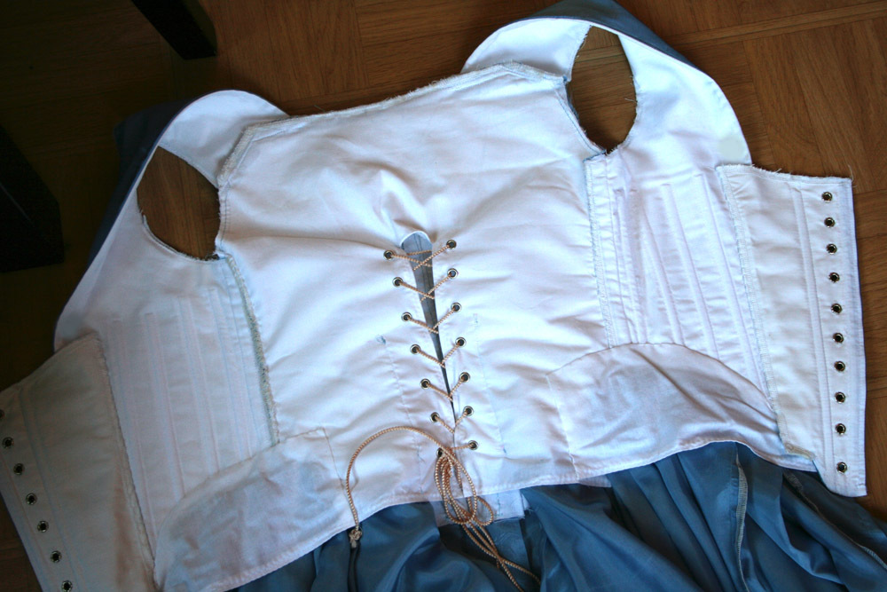 Le projet: robe à la française  1770: retouche dernière minute